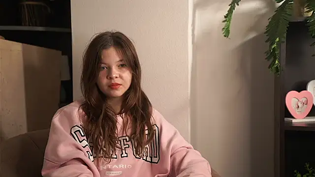 Snapshot of SandiBrucz chatting on November 8, 2025, 3:39 am SandiBrucz online show from November 8, 2025, 3:39 am