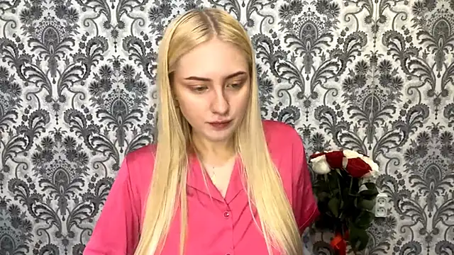 Snapshot of PhebeHals chatting on November 18, 2025, 1:04 pm PhebeHals online show from November 18, 2025, 1:04 pm