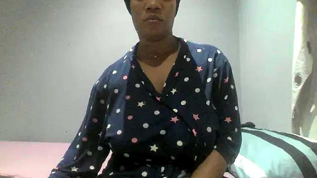 Snapshot of DustyLucy02 chatting on May 2, 2026, 4:23 pm DustyLucy02 online show from May 2, 2026, 4:23 pm