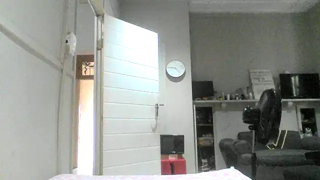 Snapshot of DustyLucy02 chatting on May 13, 2026, 8:12 am DustyLucy02 online show from May 13, 2026, 8:12 am