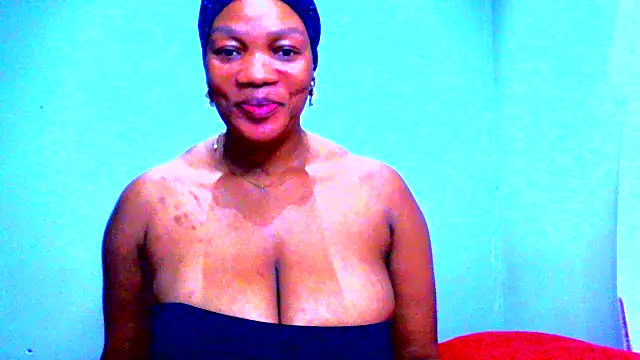 Snapshot of DustyLucy02 chatting on May 15, 2026, 2:46 pm DustyLucy02 online show from May 15, 2026, 2:46 pm