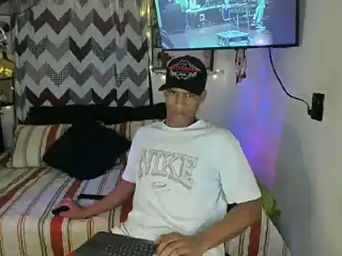 JUANBIGCOCK21CM online show from May 25, 2026, 9:32 pm