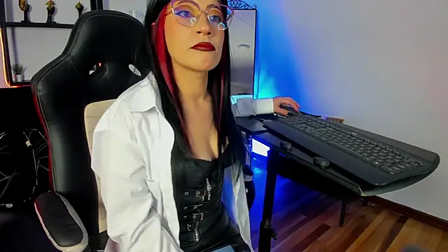 Halley Ravenn online show from June 26, 2026, 8:35 pm