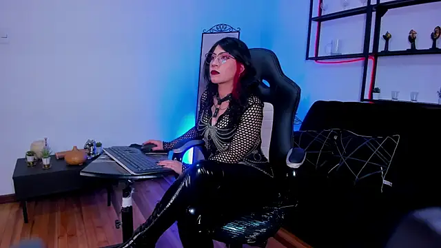 Halley Ravenn online show from July 9, 2026, 8:46 pm