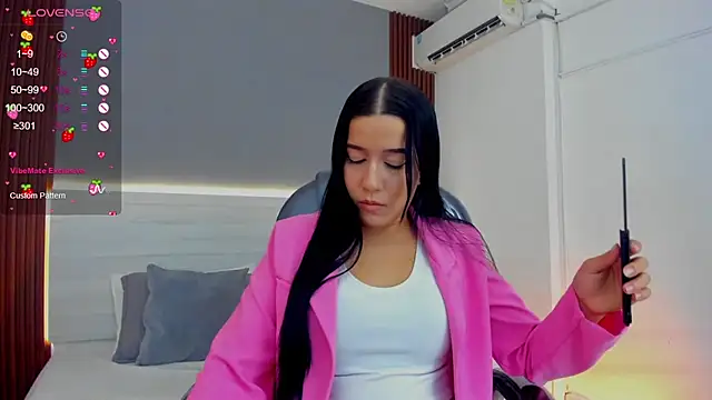 Snapshot of Amy_Leah chatting on December 2, 2025, 8:04 pm Amy Leah online show from December 2, 2025, 8:04 pm