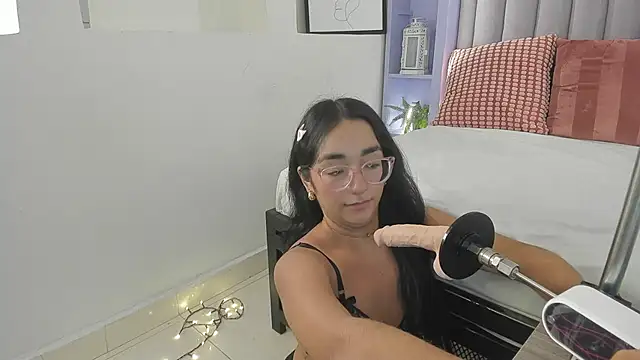 NicoletCherry   online show from December 16, 2025, 7:52 pm