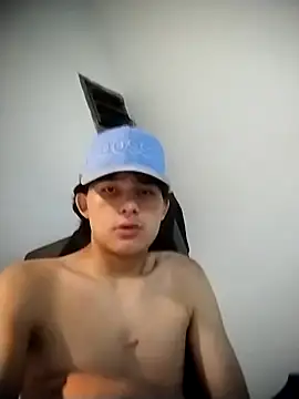 Snapshot of tom_hot20 chatting on November 16, 2025, 6:19 am tom hot20 online show from November 16, 2025, 6:19 am