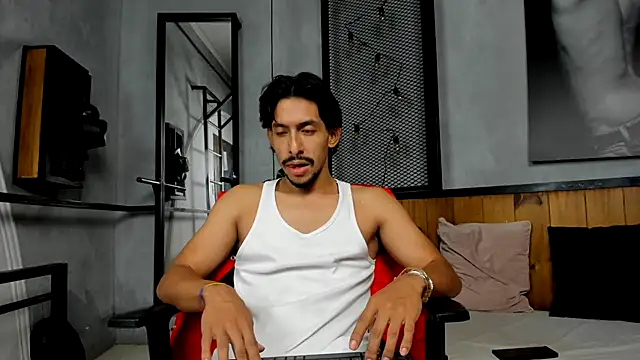 Snapshot of DylanRay_18 chatting on November 9, 2025, 7:12 pm DylanRay 18 online show from November 9, 2025, 7:12 pm