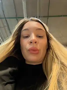 Snapshot of SashaCatt chatting on March 1, 2026, 8:38 am SashaCatt online show from March 1, 2026, 8:38 am