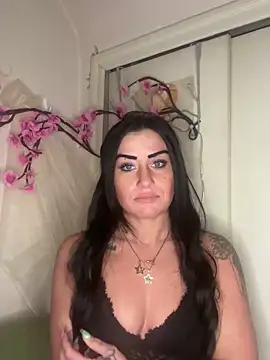 ValayaNoire online show from December 17, 2025, 12:16 am