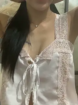 Tiny-122 online show from November 26, 2025, 4:35 am