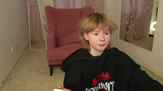 Snapshot of miccka__ chatting on November 9, 2025, 10:35 am miccka online show from November 9, 2025, 10:35 am