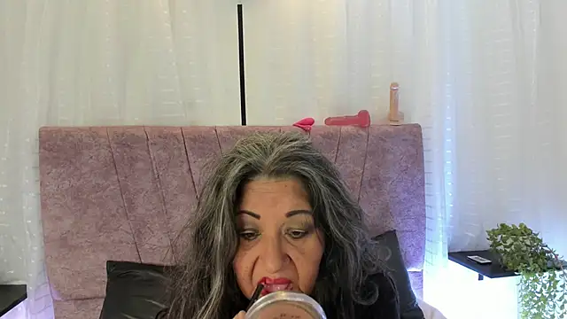 Victoriaa Anderson online show from April 13, 2026, 2:11 pm