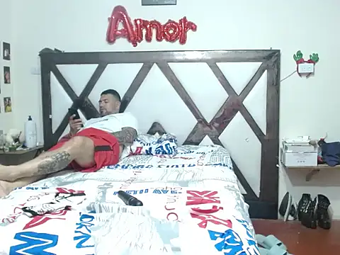 Snapshot of kendraandtommy chatting on November 18, 2025, 9:08 pm kendraandtommy online show from November 18, 2025, 9:08 pm