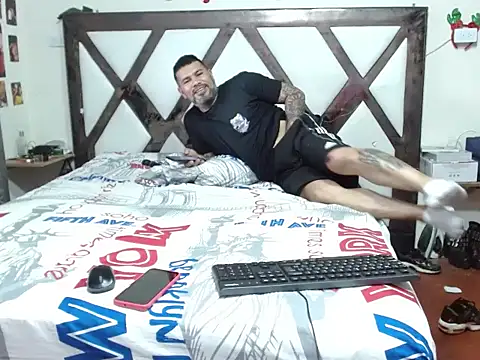 Snapshot of kendraandtommy chatting on November 22, 2025, 6:40 pm kendraandtommy online show from November 22, 2025, 6:40 pm