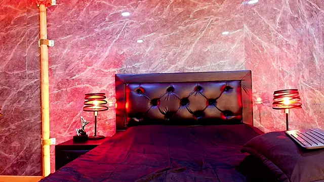 Sasha Larsen online show from November 27, 2025, 3:41 am