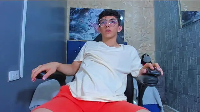 ElanGiraldo online show from June 12, 2026, 11:03 pm