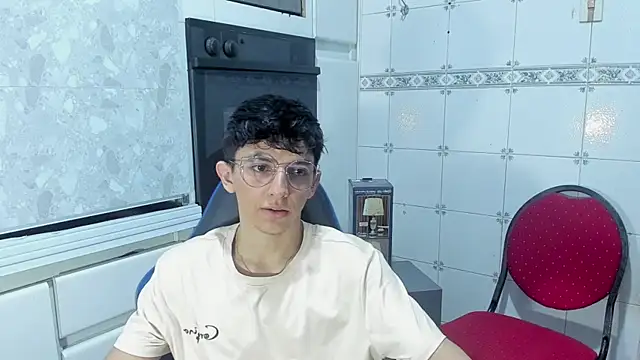 ElanGiraldo online show from June 13, 2026, 10:51 pm