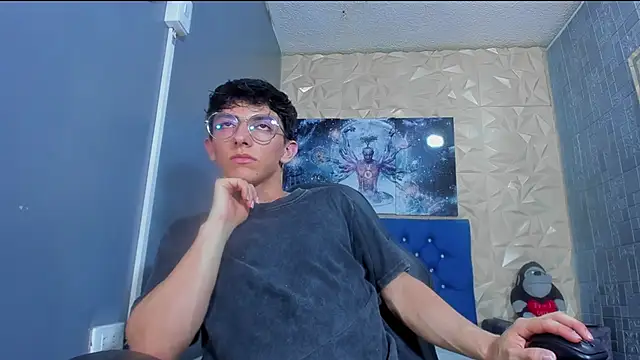 ElanGiraldo online show from June 22, 2026, 11:35 pm