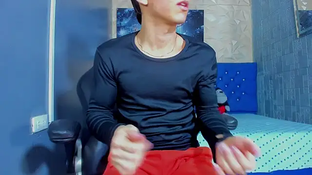 ElanGiraldo online show from July 14, 2026, 11:32 pm