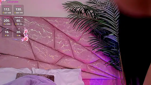  Naomi Fox  online show from December 23, 2025, 5:27 am