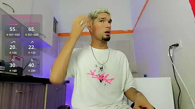 Snapshot of Carlitos_sexy chatting on November 16, 2025, 1:11 am Carlitos sexy online show from November 16, 2025, 1:11 am