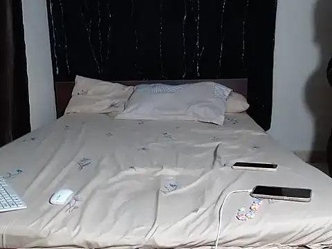 Snapshot of WettLyn chatting on November 13, 2025, 12:20 am WettLyn online show from November 13, 2025, 12:20 am