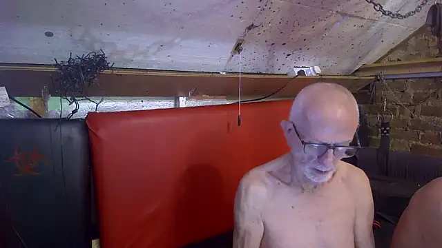 Snapshot of SLingGUY chatting on June 2, 2026, 6:04 am SLingGUY online show from June 2, 2026, 6:04 am