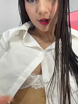 EmmiiGlow online show from January 11, 2026, 2:27 am