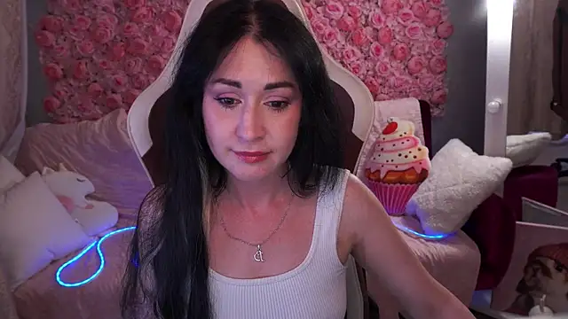 CarolinaaFoxyyy online show from May 22, 2026, 6:35 pm