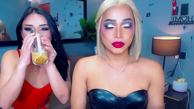 Snapshot of SavageSisters chatting on November 9, 2025, 3:10 pm SavageSisters online show from November 9, 2025, 3:10 pm