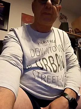 Snapshot of andy-1961 chatting on November 9, 2025, 11:36 pm andy-1961 online show from November 9, 2025, 11:36 pm