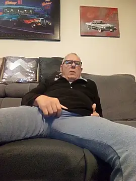 Snapshot of andy-1961 chatting on November 15, 2025, 7:54 pm andy-1961 online show from November 15, 2025, 7:54 pm