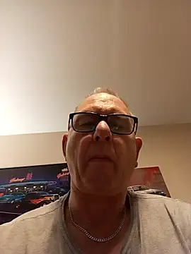 Snapshot of andy-1961 chatting on November 18, 2025, 11:26 pm andy-1961 online show from November 18, 2025, 11:26 pm