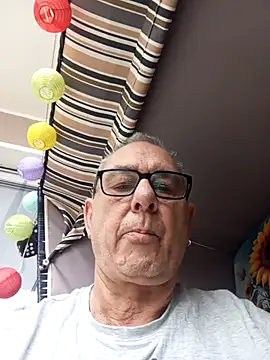 Snapshot of andy-1961 chatting on November 26, 2025, 9:21 am andy-1961 online show from November 26, 2025, 9:21 am