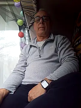 Snapshot of andy-1961 chatting on December 14, 2025, 2:33 pm andy-1961 online show from December 14, 2025, 2:33 pm