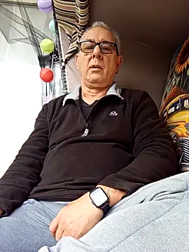 Snapshot of andy-1961 chatting on December 21, 2025, 11:28 am andy-1961 online show from December 21, 2025, 11:28 am