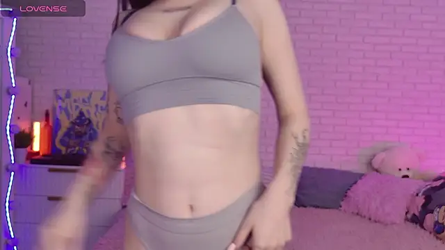 Snapshot of Darineko_ chatting on March 3, 2026, 5:46 am Darineko online show from March 3, 2026, 5:46 am