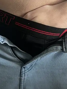 Snapshot of christophecamzzl chatting on November 17, 2025, 9:48 am christophecamzzl online show from November 17, 2025, 9:48 am