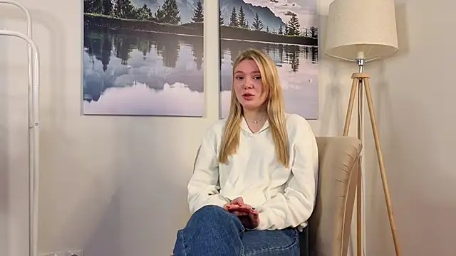 Snapshot of ToyaBosques chatting on November 10, 2025, 5:06 am ToyaBosques online show from November 10, 2025, 5:06 am