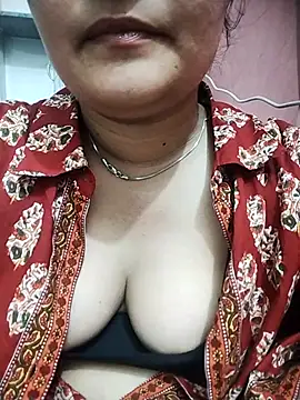 Snapshot of minni64207 chatting on May 19, 2026, 10:21 am minni64207 online show from May 19, 2026, 10:21 am