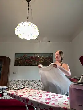 Snapshot of NaughtyAmore chatting on November 13, 2025, 2:49 pm NaughtyAmore online show from November 13, 2025, 2:49 pm