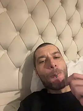 Kinkycouple142 online show from February 2, 2026, 4:06 pm