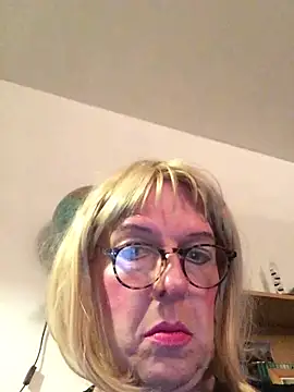 Snapshot of simone_xdressing chatting on January 19, 2025, 12:49 am simone xdressing online show from January 19, 2025, 12:49 am