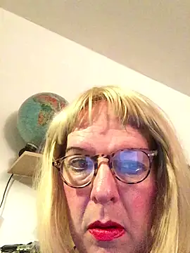 simone xdressing online show from November 8, 2025, 1:28 am