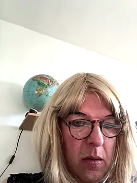 simone xdressing online show from November 30, 2025, 10:08 am