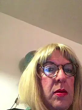 simone xdressing online show from April 3, 2026, 11:47 pm