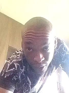 Snapshot of Leftout- chatting on December 2, 2025, 5:35 am Leftout- online show from December 2, 2025, 5:35 am