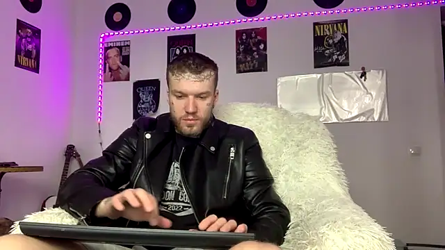 Huntall77 online show from March 6, 2026, 4:53 am