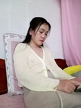 Feeling-hot online show from February 24, 2026, 7:12 pm